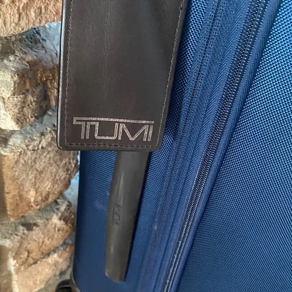 TUMI Carry On Navy Travel Luggage telescopic handle - Picture 3 of 16
